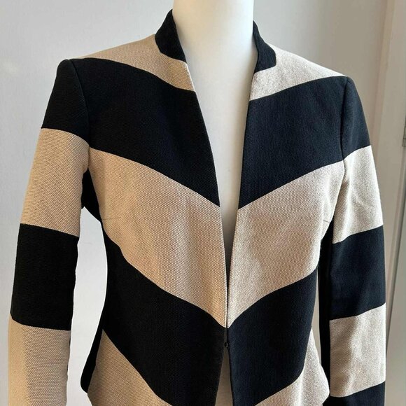 Iris Setlakwe Structured Cropped Jacket In Black And Taupe Chevron Weave - US 8 - Picture 3 of 10